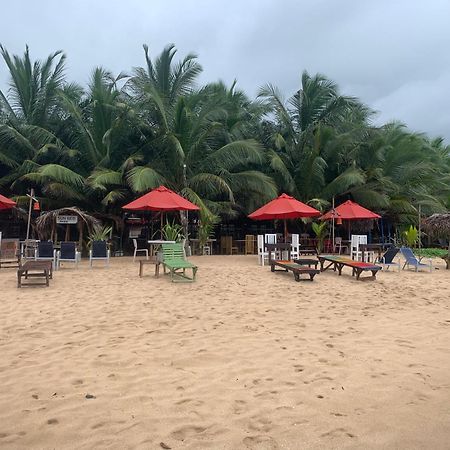 Canoe Beach Resort Tangalle Esterno foto