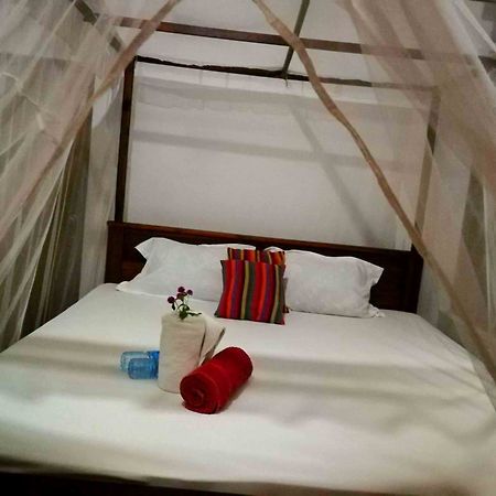 Canoe Beach Resort Tangalle Esterno foto