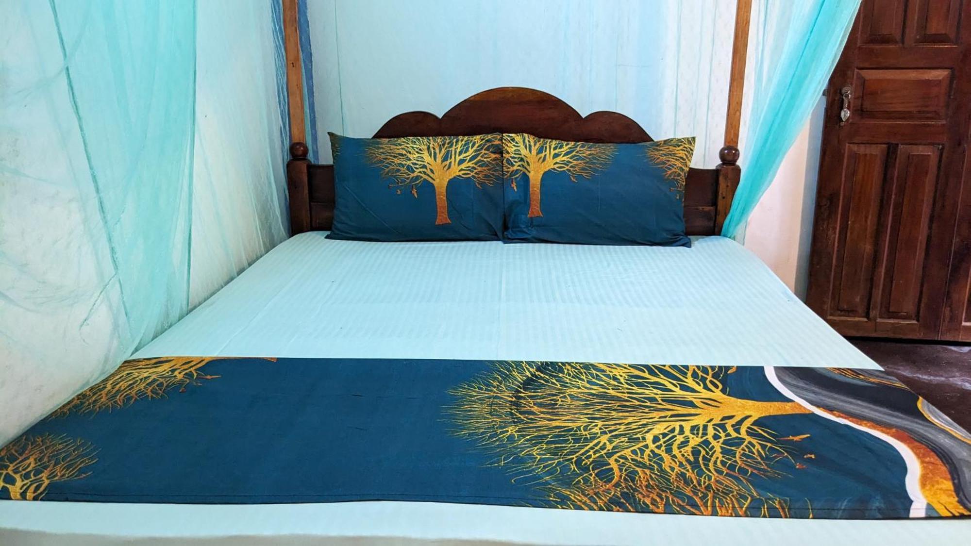 Canoe Beach Resort Tangalle Esterno foto
