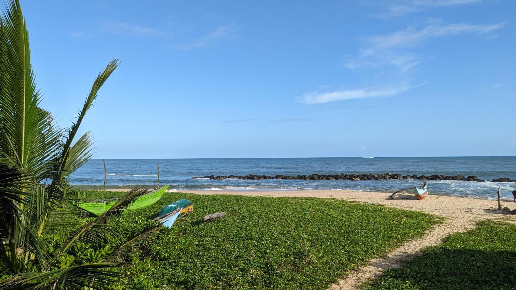 Canoe Beach Resort Tangalle Esterno foto