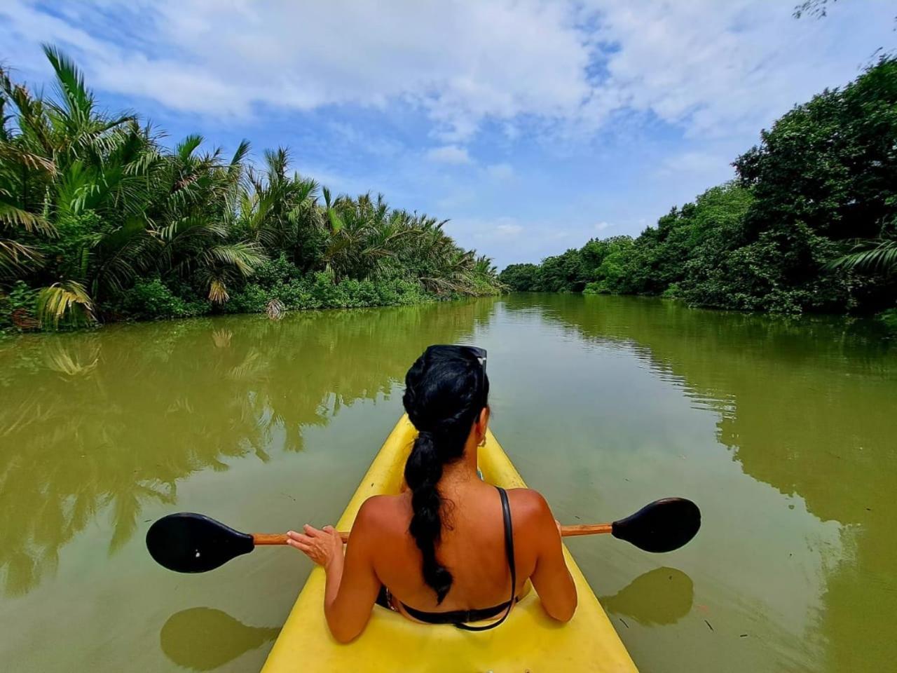 Canoe Beach Resort Tangalle Esterno foto