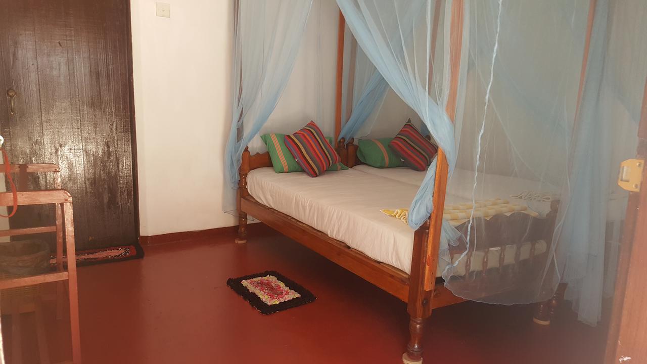 Canoe Beach Resort Tangalle Esterno foto