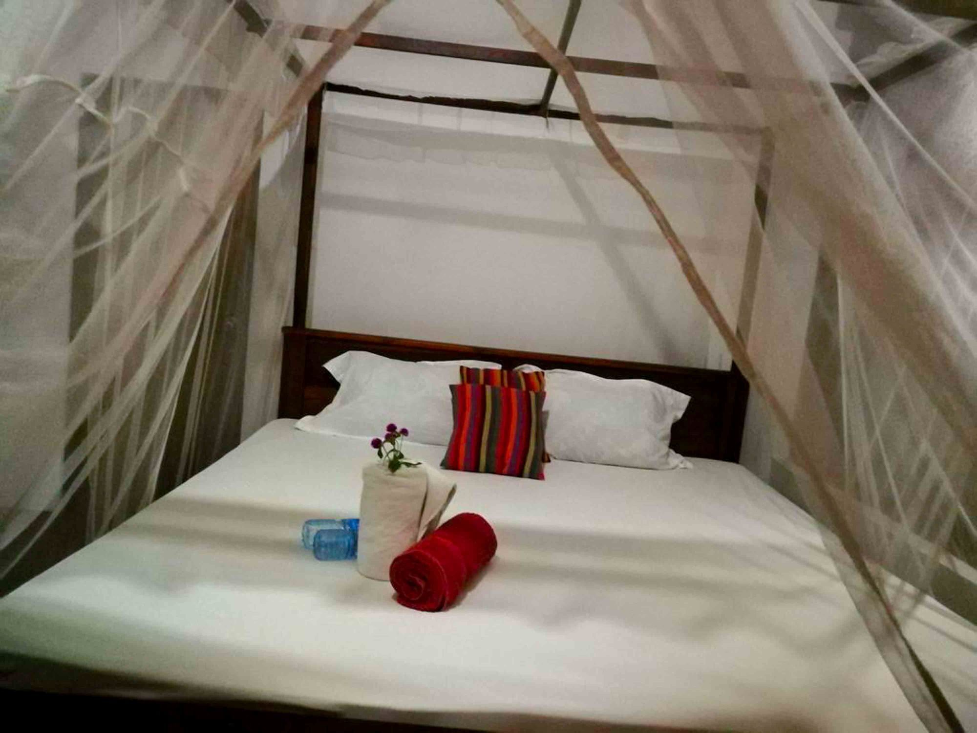 Canoe Beach Resort Tangalle Esterno foto